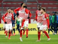 世俱杯奖金-关于弗赖堡不敌门兴格拉德巴赫，遭遇两连败的信息