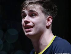 世俱杯改制-瑞典游泳选手展现实力，获得亚军