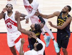 世俱杯决赛-勇士客场击败猛龙，保持不败的简单介绍