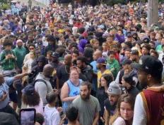 世俱杯参赛资格-场面火爆！CS2观众席沸腾不已