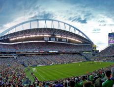 世俱杯直播-欧陆烽火，国家德比映照红黑枪魂，双线鏖战共铸绿茵史诗