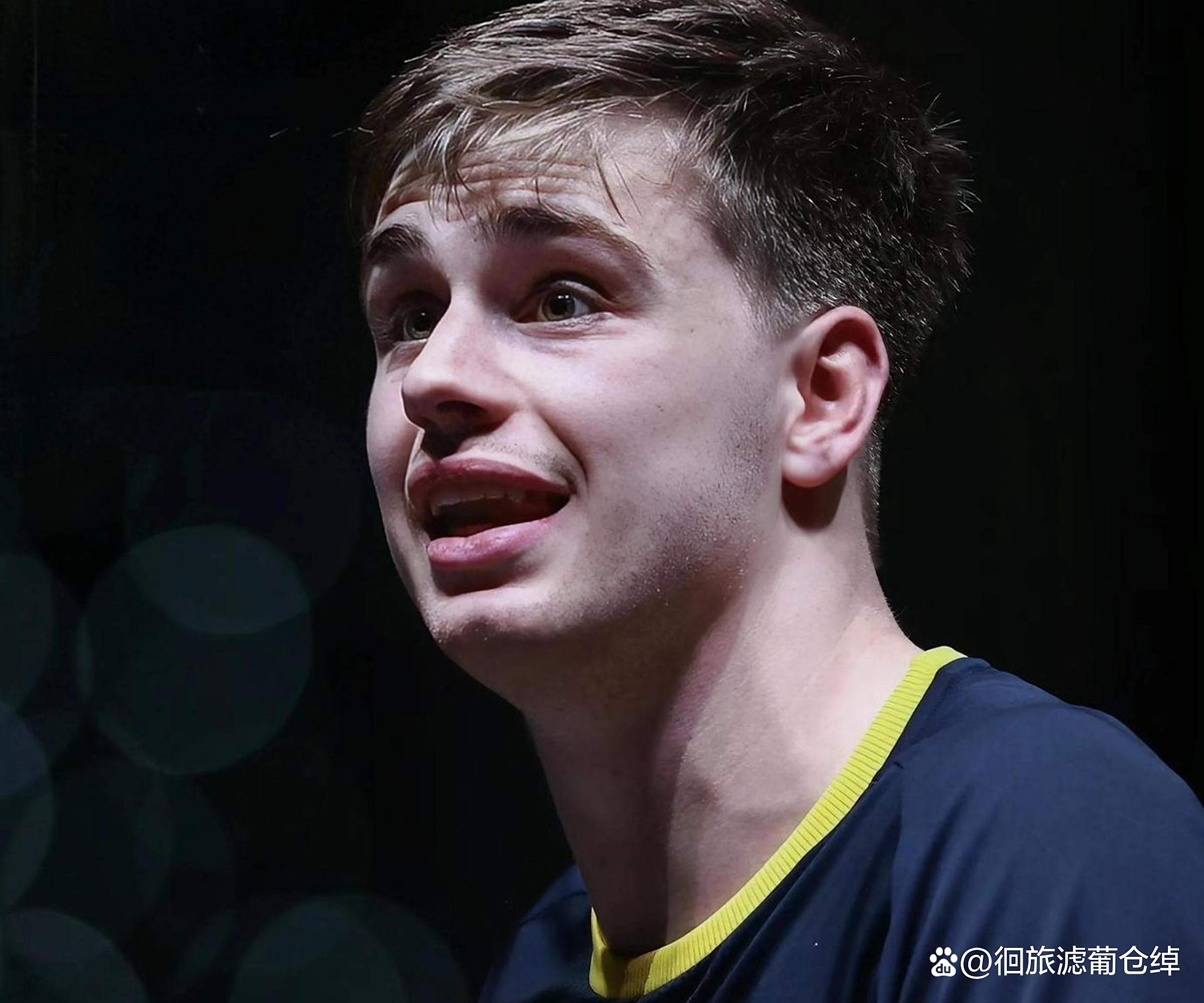 世俱杯改制-瑞典游泳选手展现实力，获得亚军