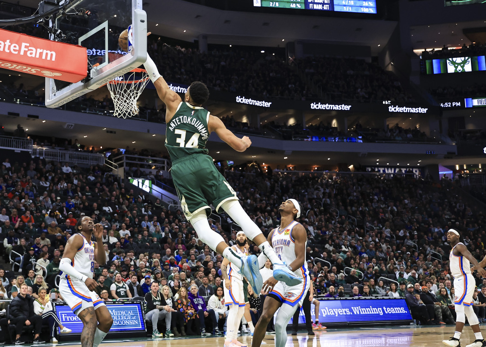 世俱杯决赛-雄鹿惨败火箭，安特托昆博受伤退场，球队重创