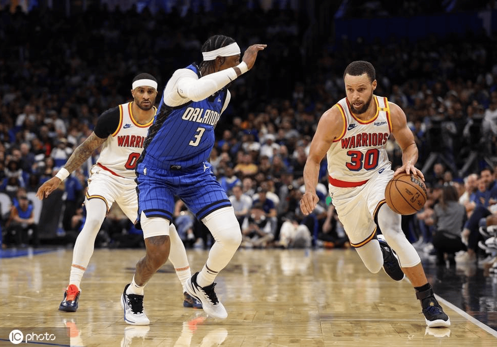 世俱杯分组-关于奇才绝杀湖人，库里高光表现的信息